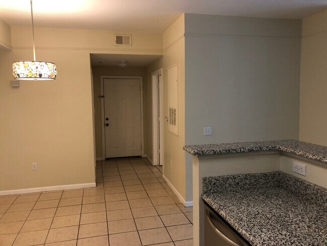 Building Photo - 2801 Chancellorsville Dr