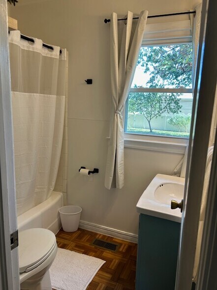 Building Photo - 316 N 33rd St