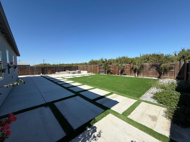 Building Photo - Upgraded single story home in Manteca!