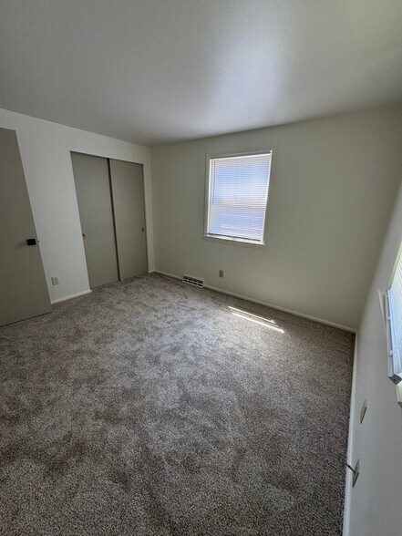 Building Photo - 5641 S 104th St