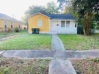 Building Photo - 744 9th St