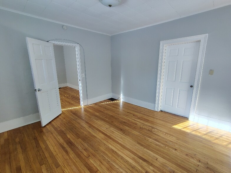 Building Photo - 246 W 6th St