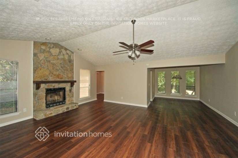 Building Photo - 2399 Stonebridge Ln