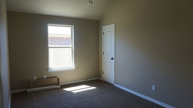Building Photo - 506 Sladecek Dr