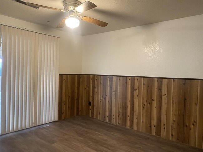 Building Photo - 2963 W Lorraine Ave