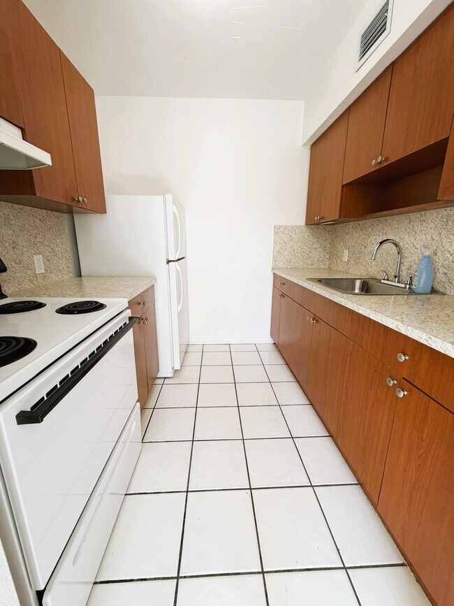 Building Photo - 115 Bentley Dr