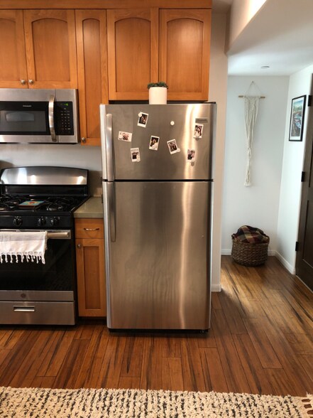 Building Photo - 337 Cahuenga Dr