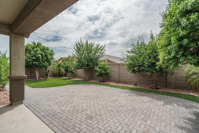 Building Photo - 16019 W Soft Wind Dr
