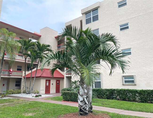 Building Photo - 9411 Evergreen Pl