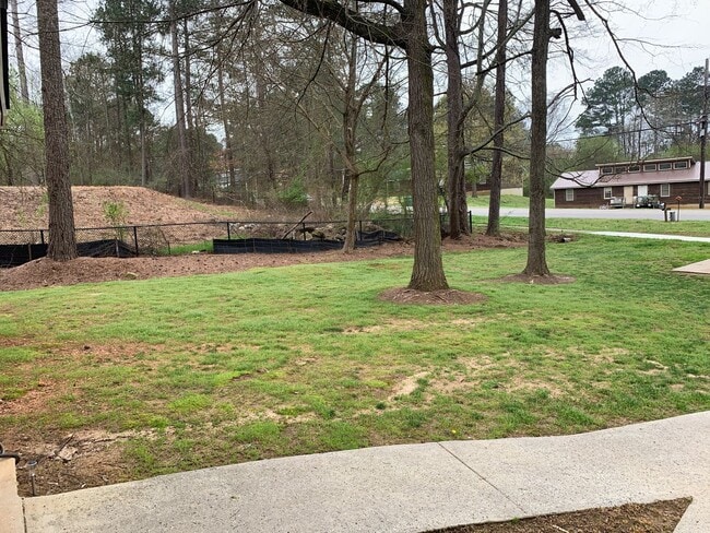 Building Photo - 600-602 Freeman Dr