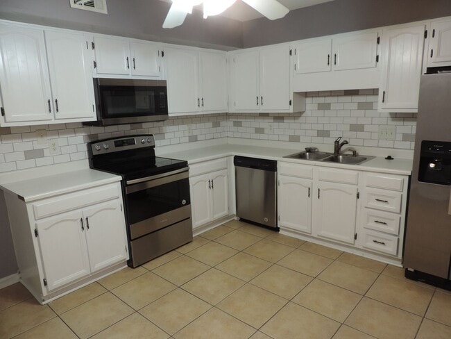 Building Photo - 8807_HUNTER_RIDGE