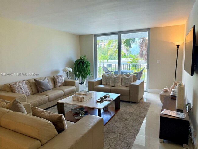 Building Photo - 210 Seaview Dr