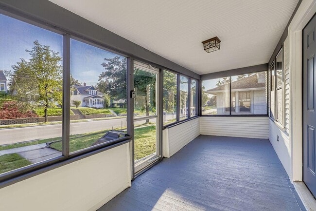 Building Photo - 1683 Minnehaha Ave E