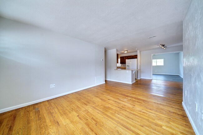 Building Photo - 318 Maplewood Dr