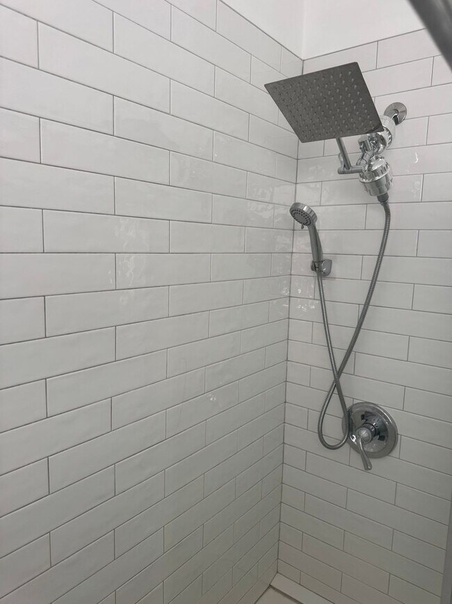 Building Photo - 2-4 Harding St