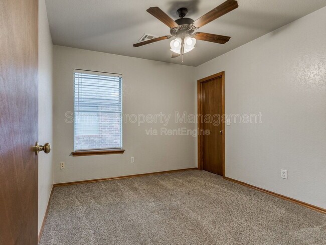 Building Photo - 3221 SW 103rd Pl