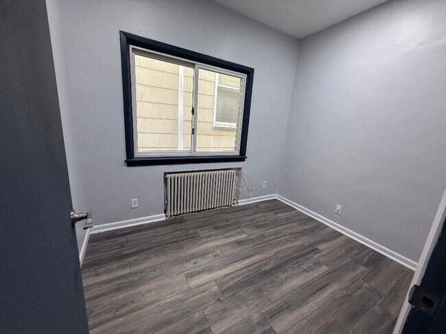 Building Photo - 152 W 30th St