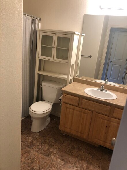 Building Photo - 5043 W Slate St