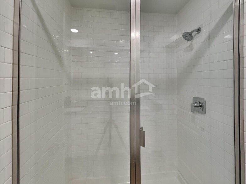 Building Photo - 23652 E 3rd Pl