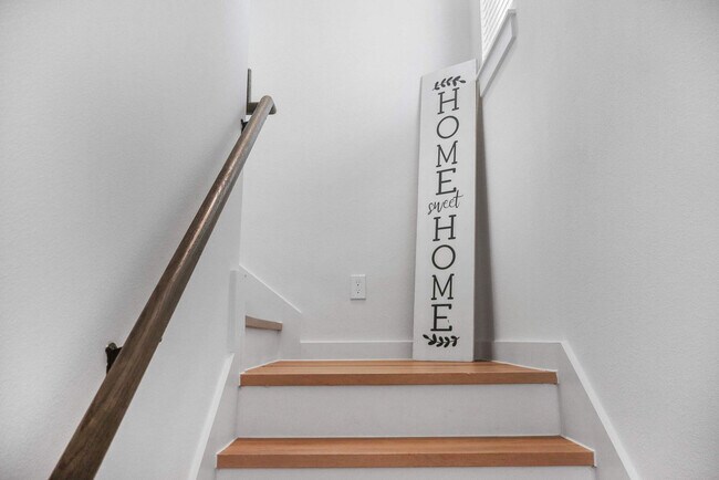 Building Photo - 6740 Peerless St