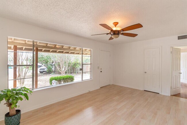 Building Photo - 2305 Westforest Dr