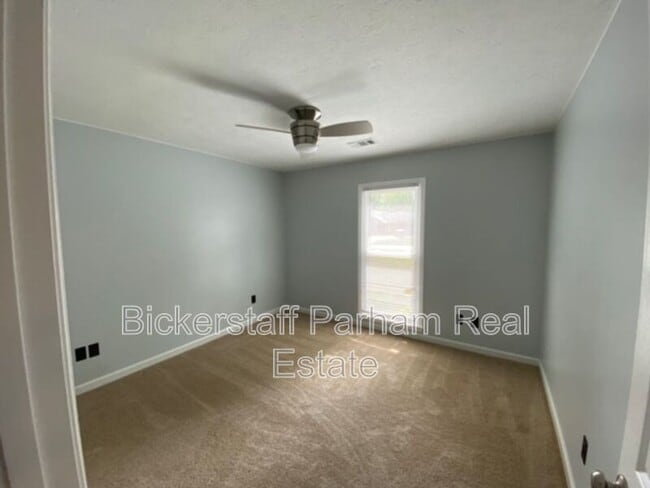 Building Photo - 220 Saddlebrook Trail