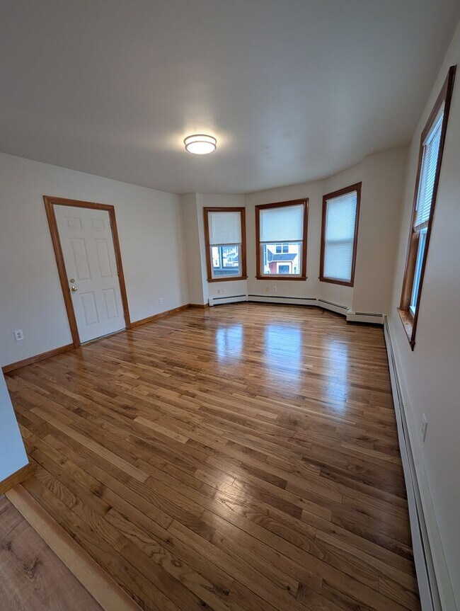 Building Photo - 306 N Main St