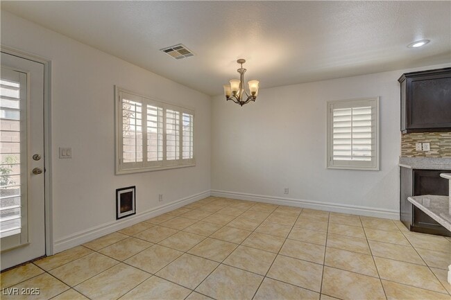 Building Photo - 236 Fairway Woods Dr