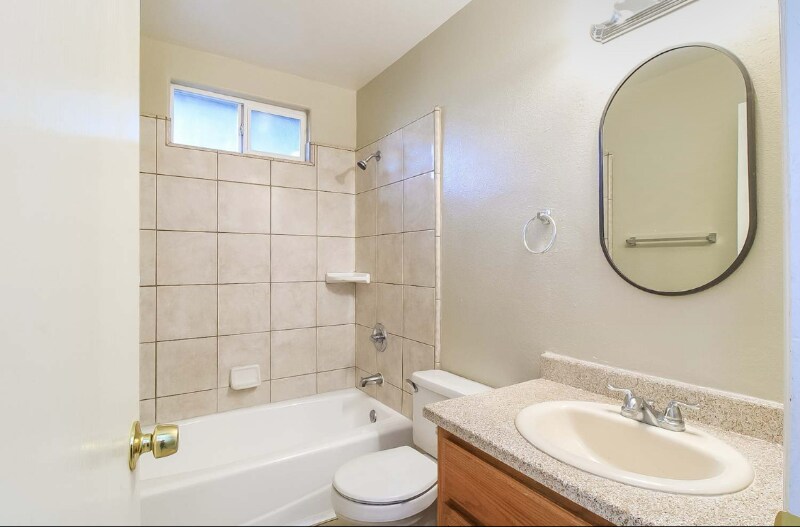 Building Photo - 4433 Bollenbacher Ave