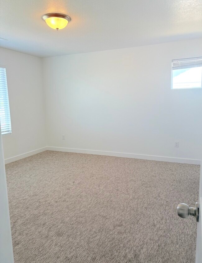 Building Photo - 3587 Grassland Dr