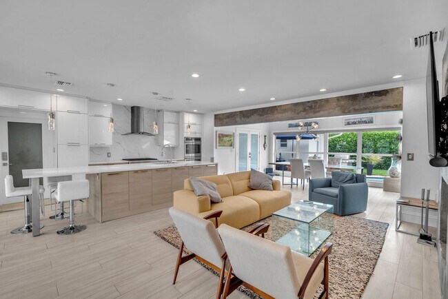 Building Photo - 2212 NE 32nd Ave