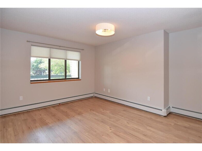 Building Photo - 7635 Edinborough Way