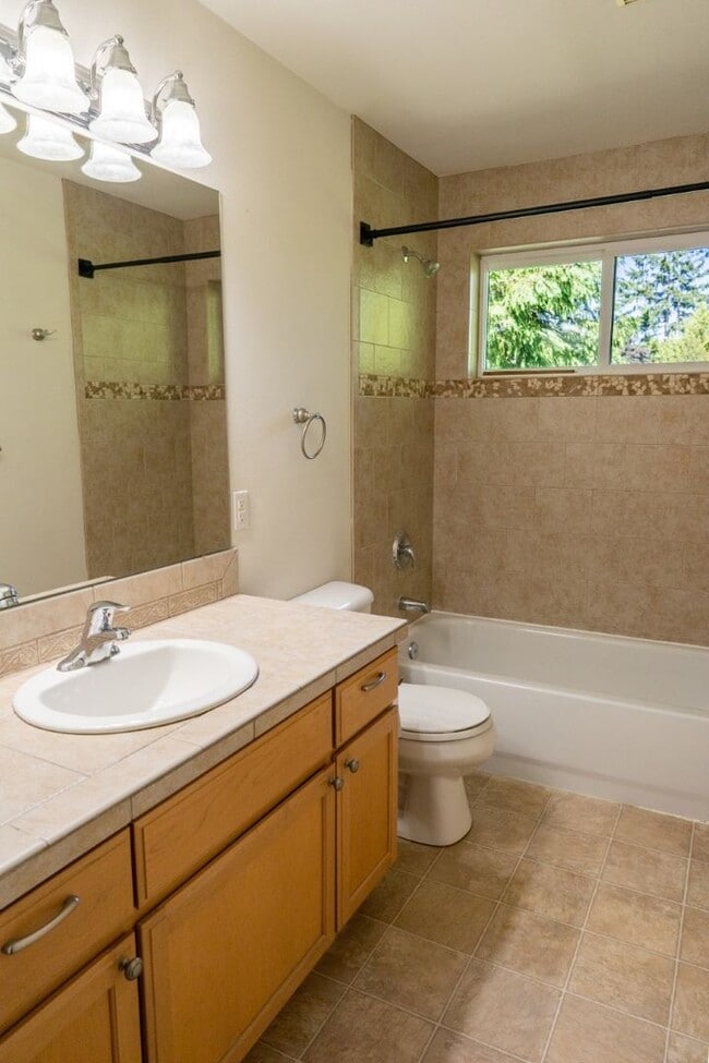 Building Photo - 4bd/2.5ba Seattle Home