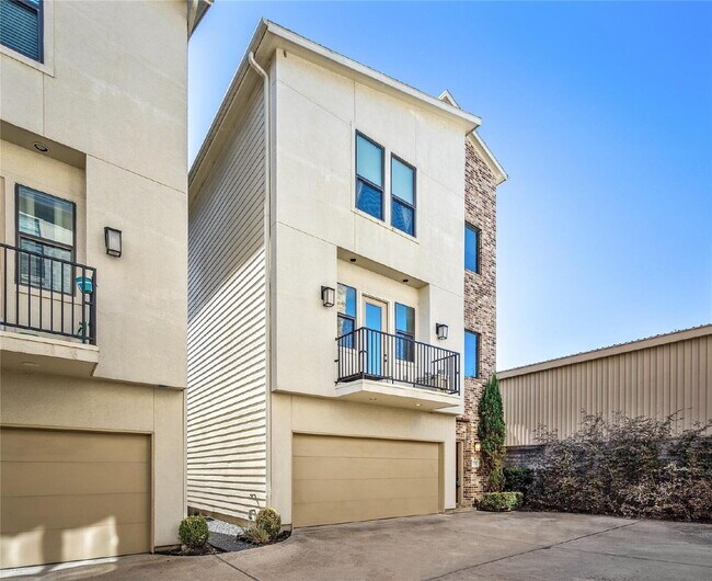 Building Photo - 3 Bed Single Family Home for Rent in EaDo Houston TX 77003 with Attached 2-Car Garage
