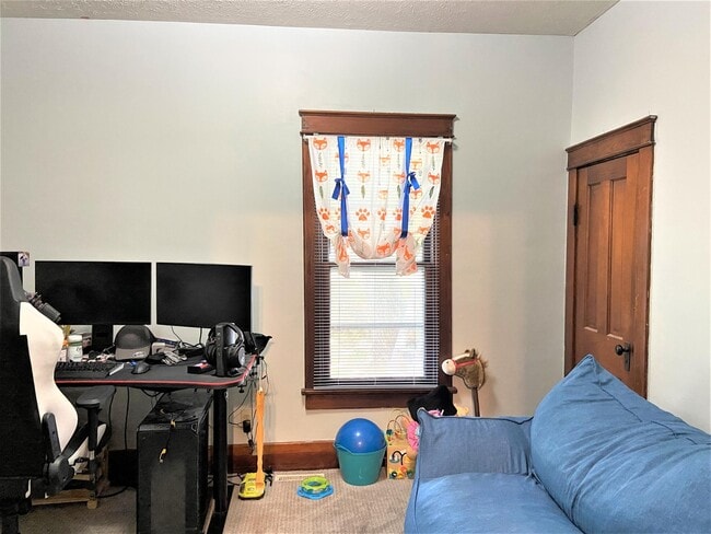 Building Photo - 325 Union St