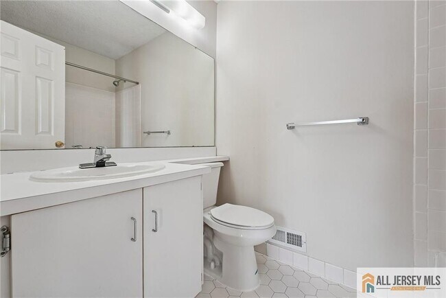 Building Photo - 8 Marsh Ct