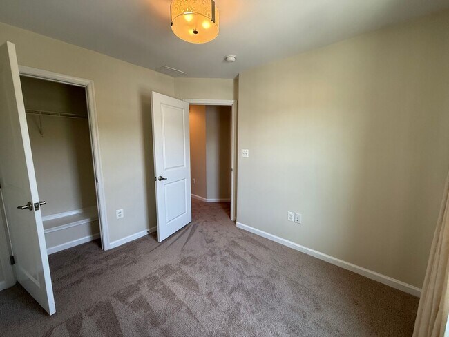 Building Photo - 2177 Whispering Hollow Ln