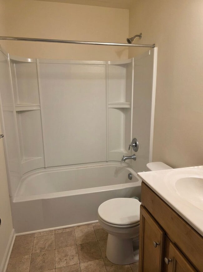 Building Photo - HYETTS CROSSING TWINHOME