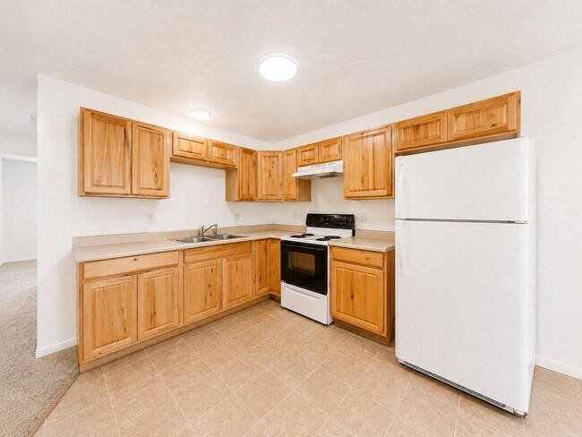 Building Photo - Spacious and charming! Conveniently located 2 bedroom, 1 bathroom