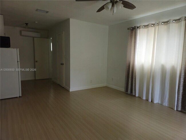 Building Photo - 514 SW 2nd Ave