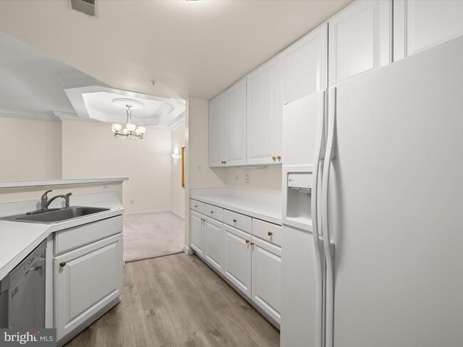 Building Photo - 10713 Symphony Way