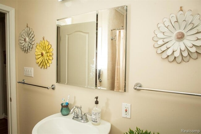 Building Photo - 1577 E Melton Rd