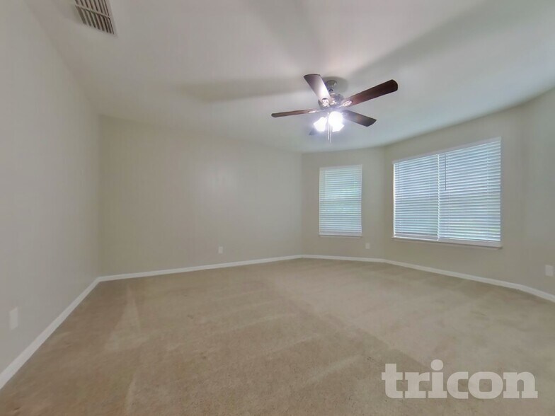 Building Photo - 872 Fairview Ave