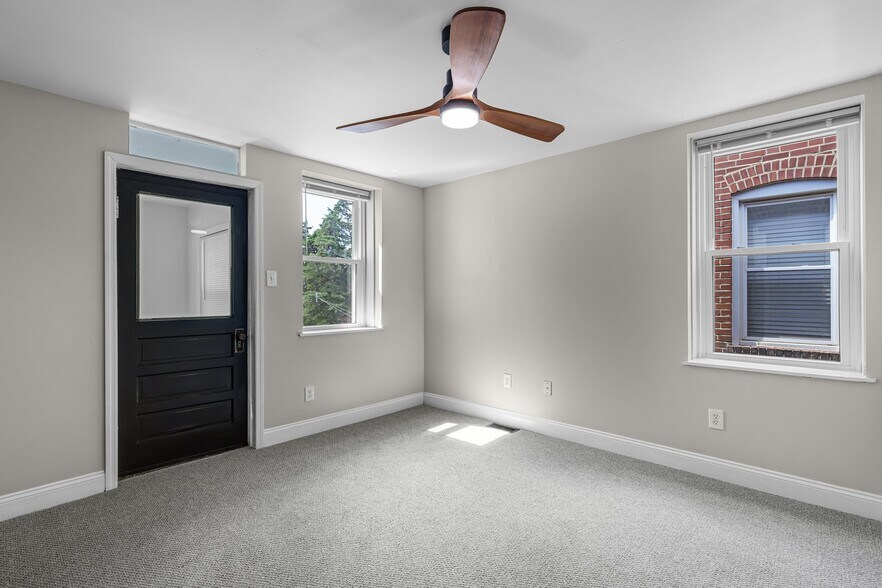 Building Photo - 3335 Salena St