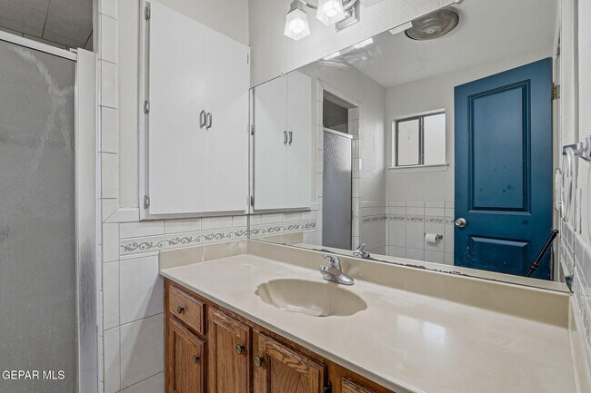 Building Photo - 604 La Chapa Ave