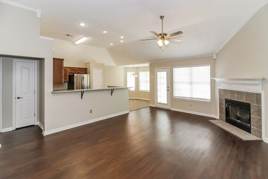 Building Photo - 4127 Ravenwood Dr N