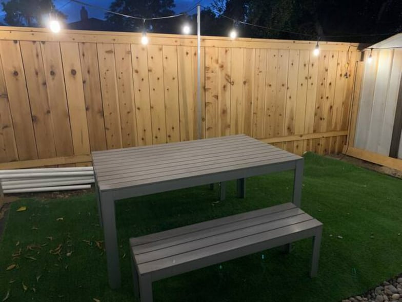 Outdoor eating area - 3270 Cedar St