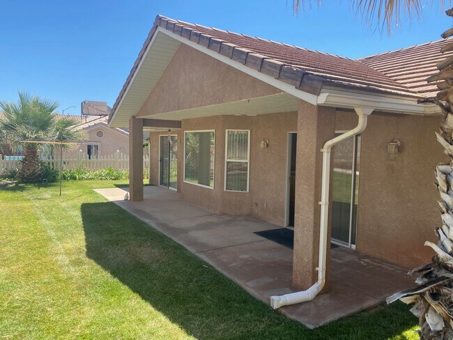 Building Photo - 1048 N 2100 W