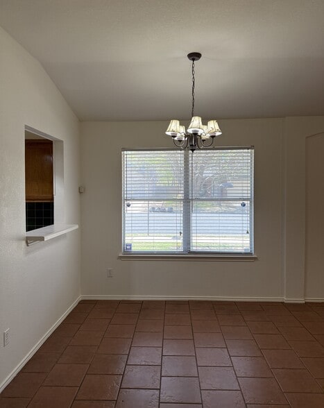 Building Photo - 700 House Creek Dr