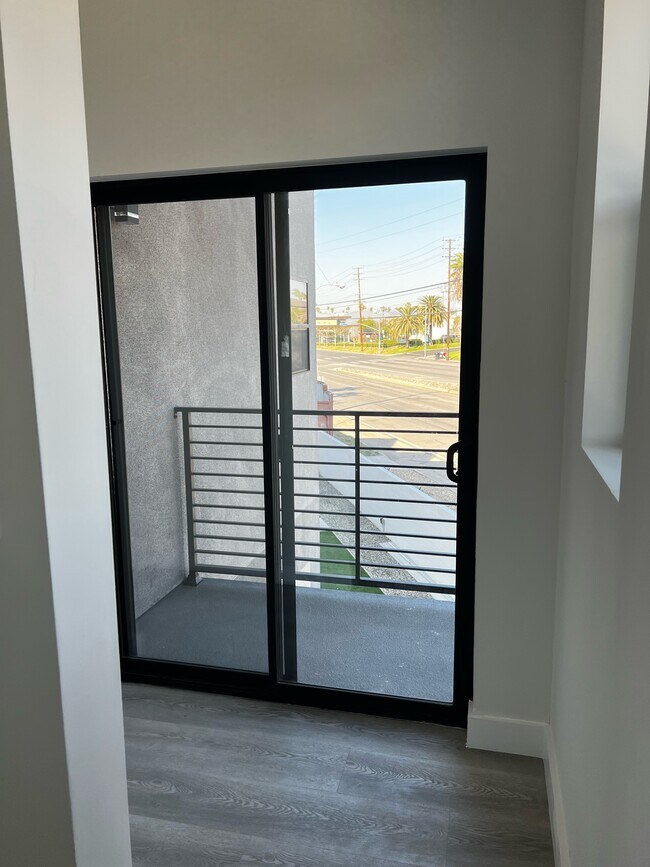 Building Photo - 4704 Venice Blvd